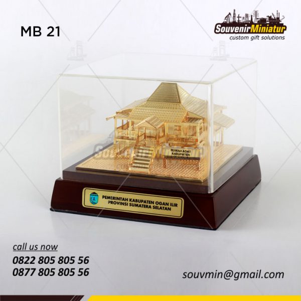 Souvenir Miniatur Bangunan Rumah Adat Kabupaten Ogan Ilir Sumatera Selatan