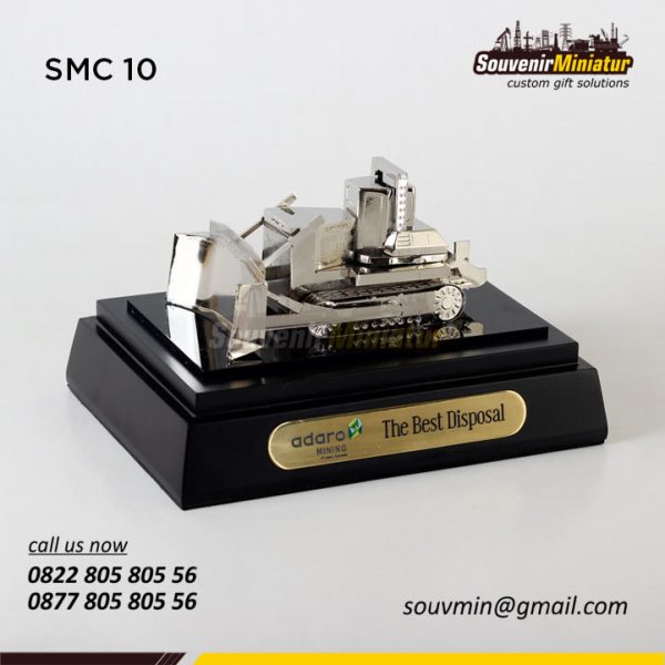 SMC10 Souvenir Miniatur Custom Bulldozer Adaro