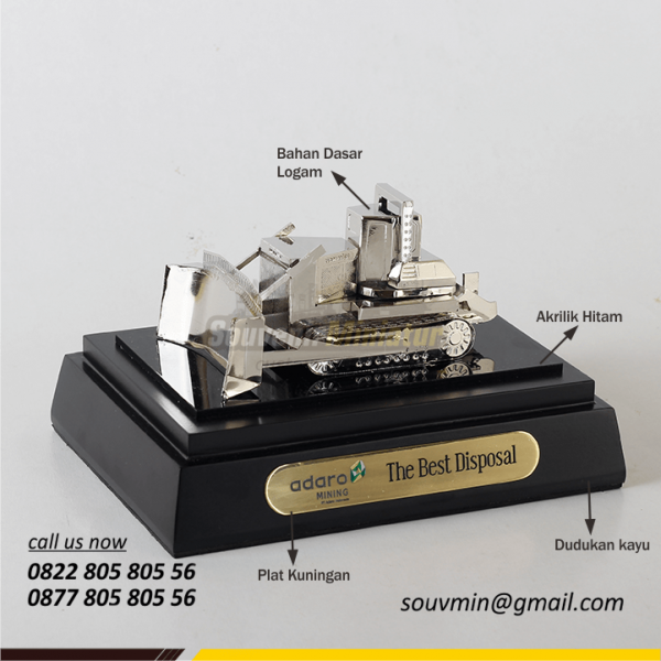 Detail Elemen Miniatur Bullozer Adaro Mining