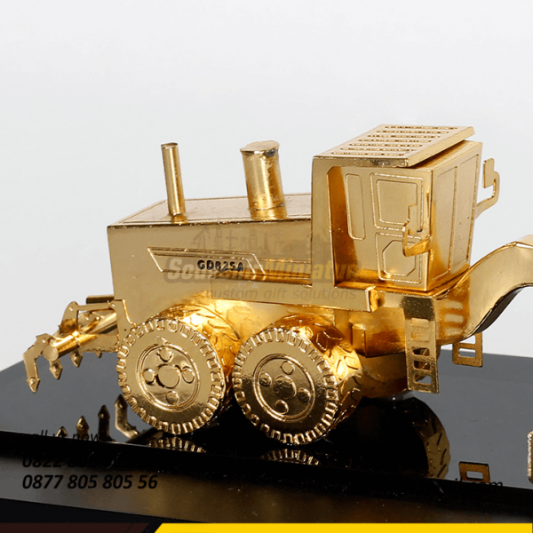 Detail Miniatur Grader PT Kalimantan Prima Persada