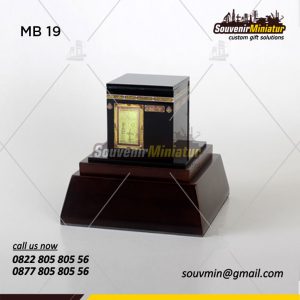 Read more about the article Miniatur Ka’bah: Souvenir Bernuansa Islami