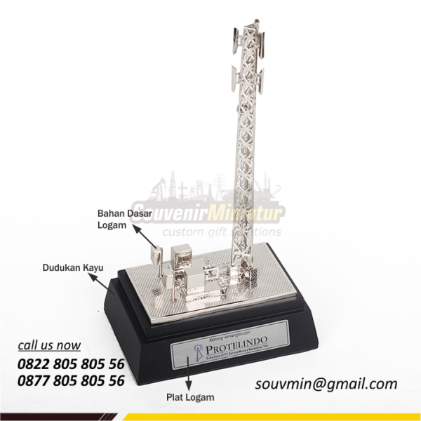 Detail Elemen Miniatur Tower BTS Protelindo