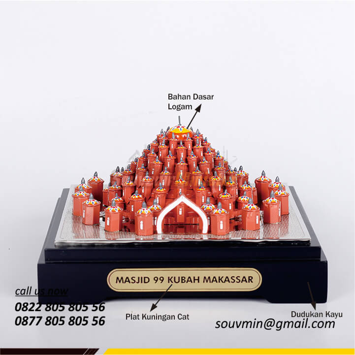 Tampak Depan Miniatur Bangunan Masjid 99 Kubah Makassar