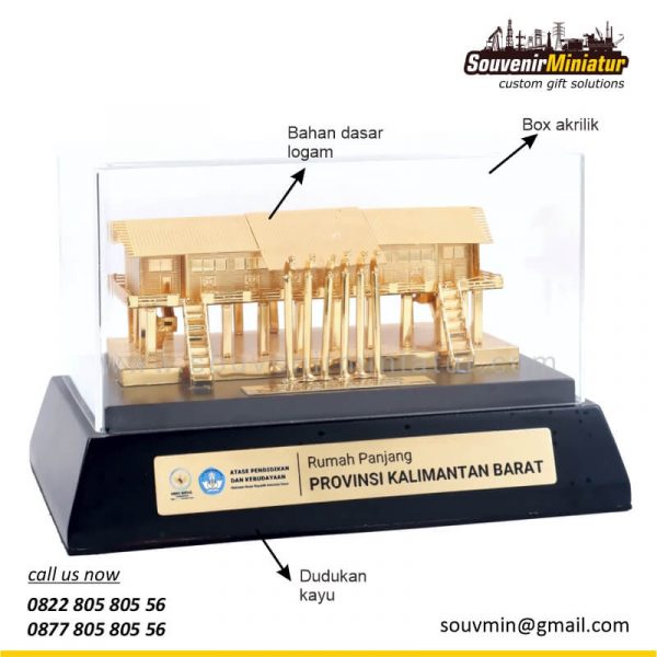 DETAIL2-MB61 Souvenir Miniatur Rumah Panjang Kalimantan Barat