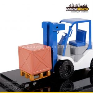 Souvenir Miniatur Truk Forklift Pelindo Solusi Logistik