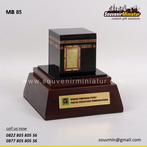 MB85 Souvenir Miniatur Bangunan Ka'bah Dewan Pimpinan Pusat Partai Persatuan Pembangunan Jakarta