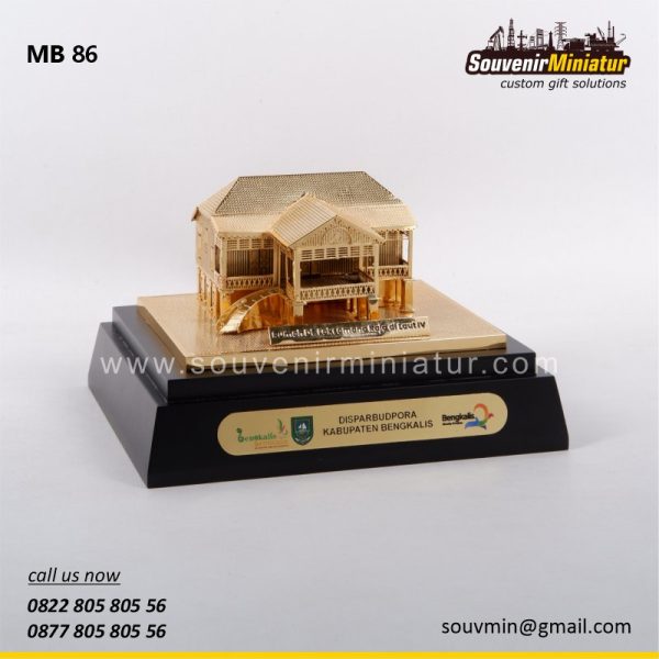 MB86 Souvenir Miniatur Bangunan Rumah Dt. Lakasmana Raja di Laut IV Disparbudpora Kab Bengkalis