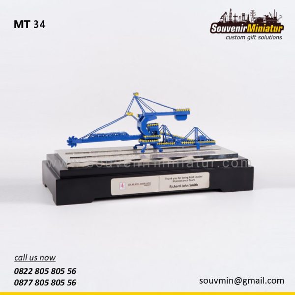 MT34 Souvenir Miniatur Stacker Reclaimer Best Leader Maintenance Team Cikarang Listrindo Energy Cikarang