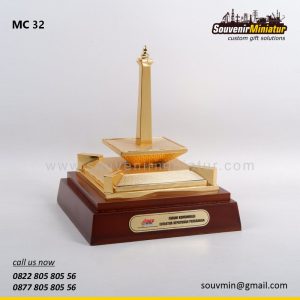 MC32 Souvenir Miniatur Custom Monas Forum Komunikasi Direktur Kepatuhan Perbankan Jakarta
