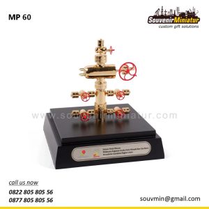 MP60 Souvenir Miniatur Pertambangan Wellhead Kenang-kenangan Kegiatan Usaha Hulu Minyak dan Gas Bumi Sumatera