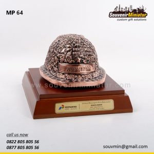 Miniatur Helm Masa Purnabakti Dos-M