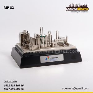 MP82 Souvenir Miniatur Pertambangan Pabrik Kilang Minyak Pertamina Balikpapan