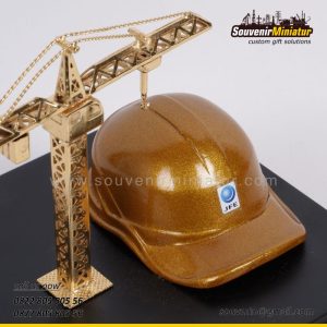 Miniatur Crane dan Helm JFE Steel G