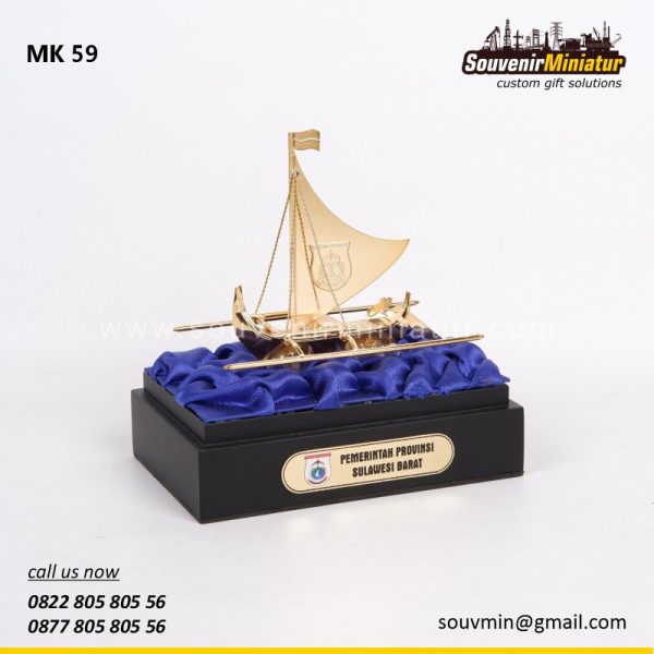 MK59 Souvenir Miniatur Lopi Sandeq Pemprov Sulbar