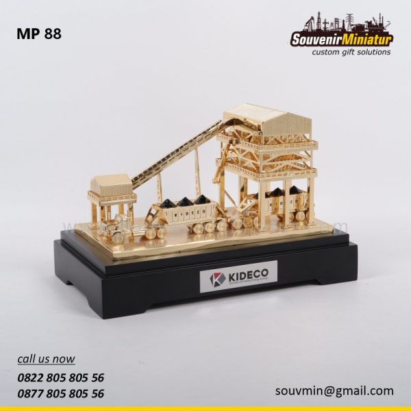 MP88 Souvenir Miniatur Truck dan Conveyor Batu bara PT Kideco