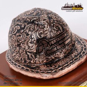 Miniatur Helm Ukir Tim HSSE HCA PT 