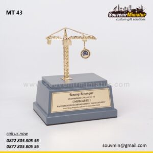 MT43 Souvenir Miniatur Crane Musyawarah Cabang ke - IX PT Gapensi