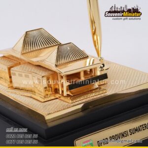 Miniatur Gedung DPRD Sumatera Selat