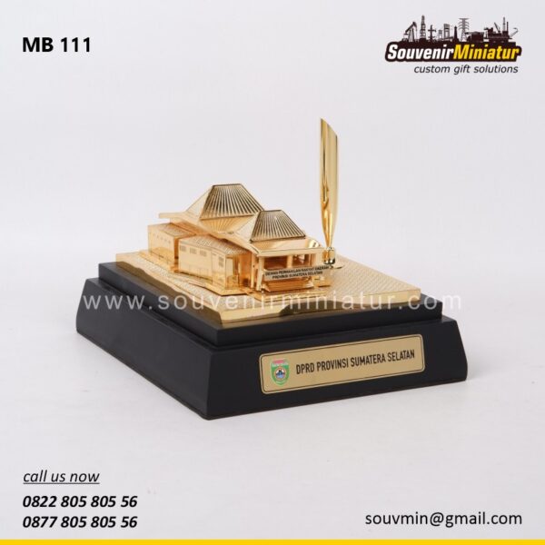 MB111 Souvenir MIniatur Gedung DPRD Sumatera Selatan