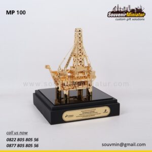 MP100 Souvenir Miniatur Rig Offshore Ucapan Terima Kasih Atas Dukungan Teknik Area Kerja PT Pertamina Hulu Indonesia