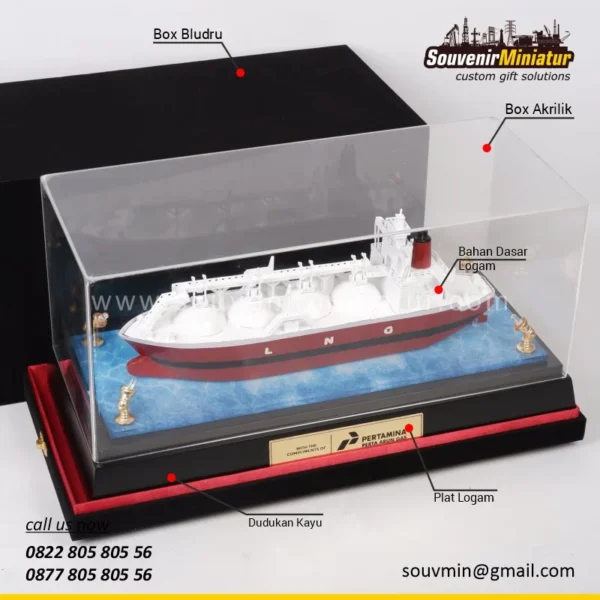 DETAIL2-MK66 Miniatur Kapal LNG Pertamina Perta