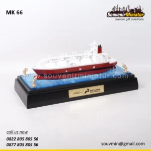 Miniatur Kapal LNG PT Pertamina Per