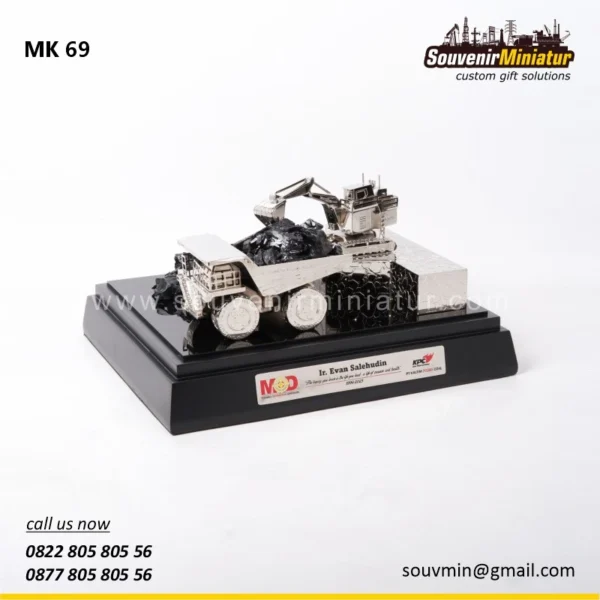 MK69 Miniatur Truk dan Excavator Mining Operation