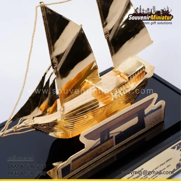 DETAIL-MK72 Miniatur Kapal PT HM Sampoerna
