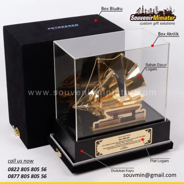 DETAIL2-MK72 Miniatur Kapal PT HM Sampoerna