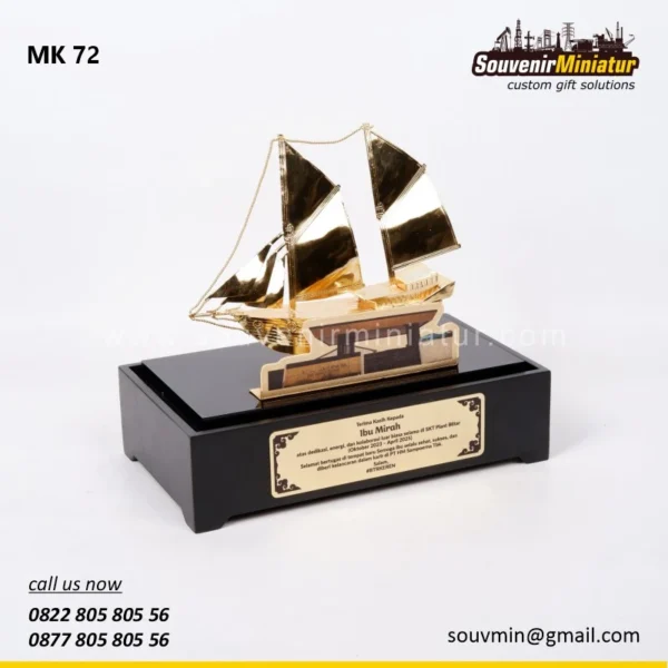 MK72 Miniatur Kapal PT HM Sampoerna