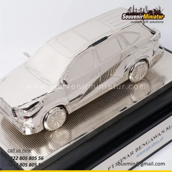 DETAIL-MK75 Miniatur Mobil Toyota Innova Zenix