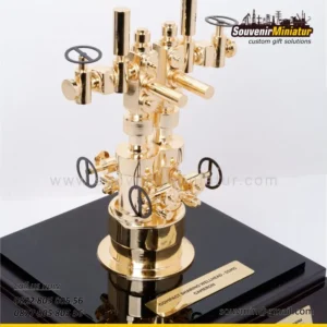 Miniatur Safety Achievement Award Pertamina