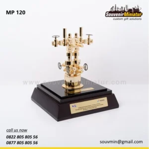 Miniatur Safety Achievement Award Pertamina