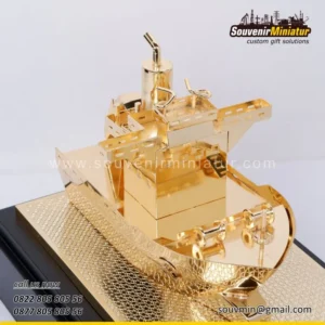 Miniatur Kendaraan Kapal Indonesia 