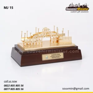 MJ15 Miniatur Jembatan Cinta Kab. Administrasi