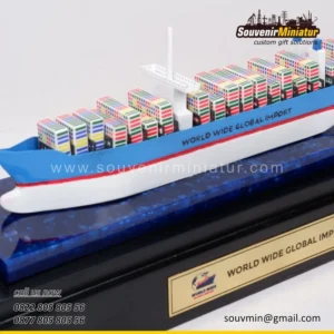 Miniatur Kapal World Wide Global Im
