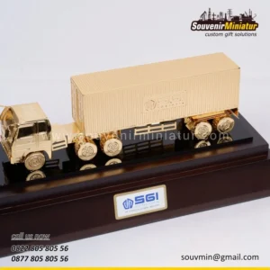 Miniatur Truk Strategis Global Indu