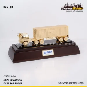 Miniatur Truk Strategis Global Indu