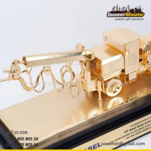 Souvenir Miniatur 16 Miniatur Drill Truck SanRock BarChi