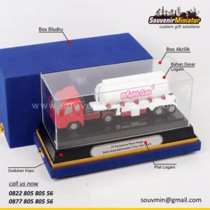 Souvenir Miniatur 24 Miniatur Truck Bright Gas PT Pertam
