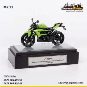 Souvenir Miniatur 15 Miniatur Motor Ninja Kawasaki Perta