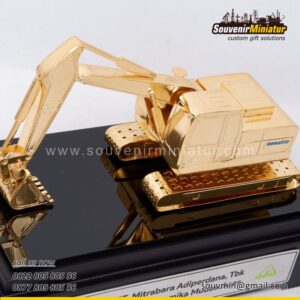 Souvenir Miniatur 16 Miniatur Excavator Komatsu PT Mitra