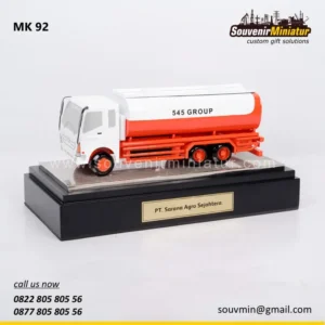 Souvenir Miniatur 15 Miniatur Truk PT Sarana Agro Sejaht