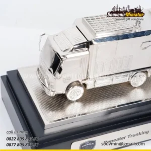 Souvenir Miniatur 24 Miniatur Repeater Trunking TIK Polr