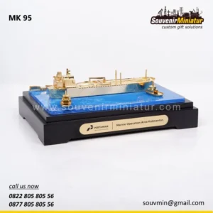 Miniatur Kapal Pertamina Trans Kont